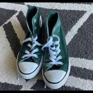 Velvet green converse